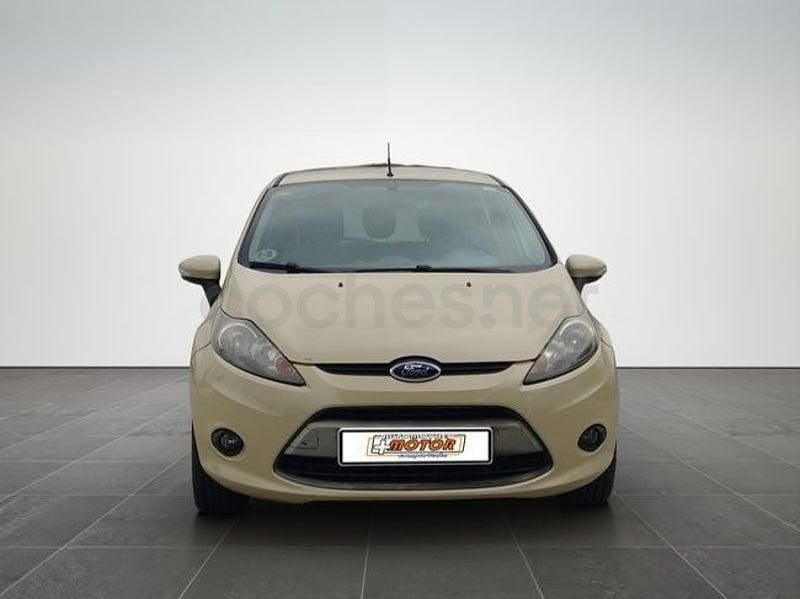 Usado Ford Fiesta Ambiente 68 CV (50 kW) 2006 Beige Utilitario