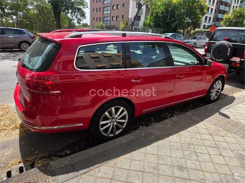 Usado VW Passat Highline 140 CV (102 kW) 2011 Rojo Familiar