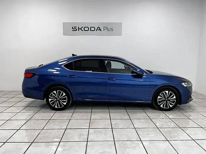 Usado Skoda Superb Selection 204 CV (150 kW) 2025 Azul