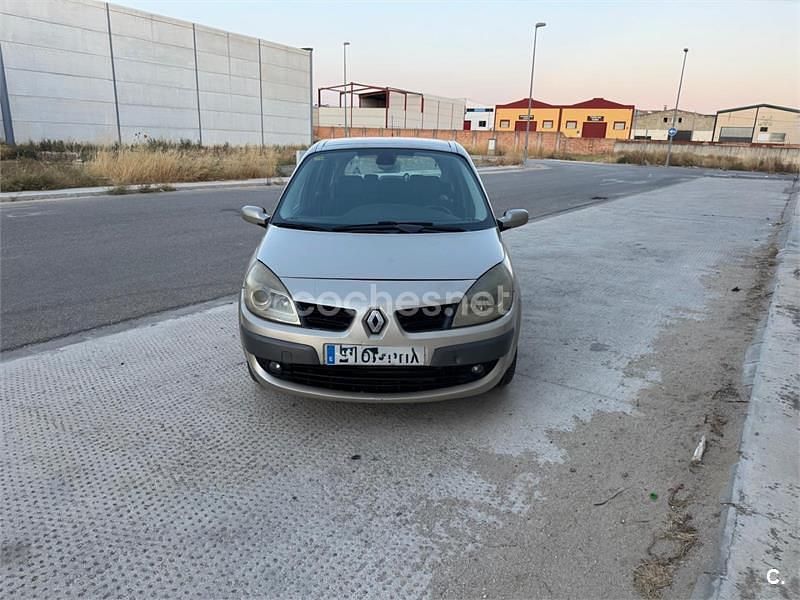Usado Renault Scénic II Privilege 150 CV (110 kW) 2008 Beige Monovolumen