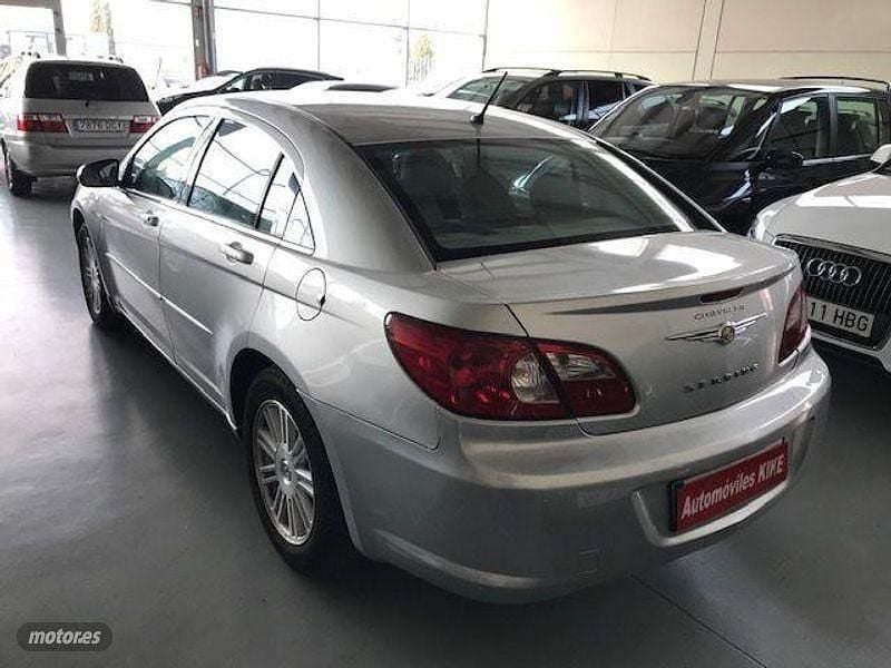 Usado Chrysler Sebring 140 CV (102 kW) 2007 Gris Berlina