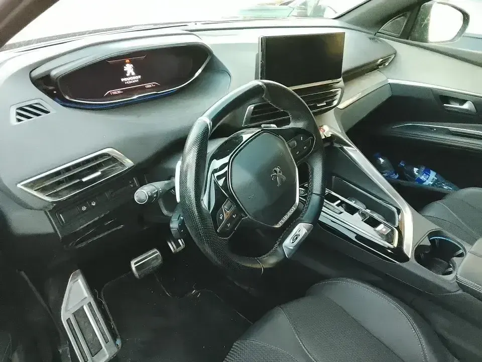 Usado Peugeot 3008 GT-line 131 CV (96 kW) 2023 Negro SUV