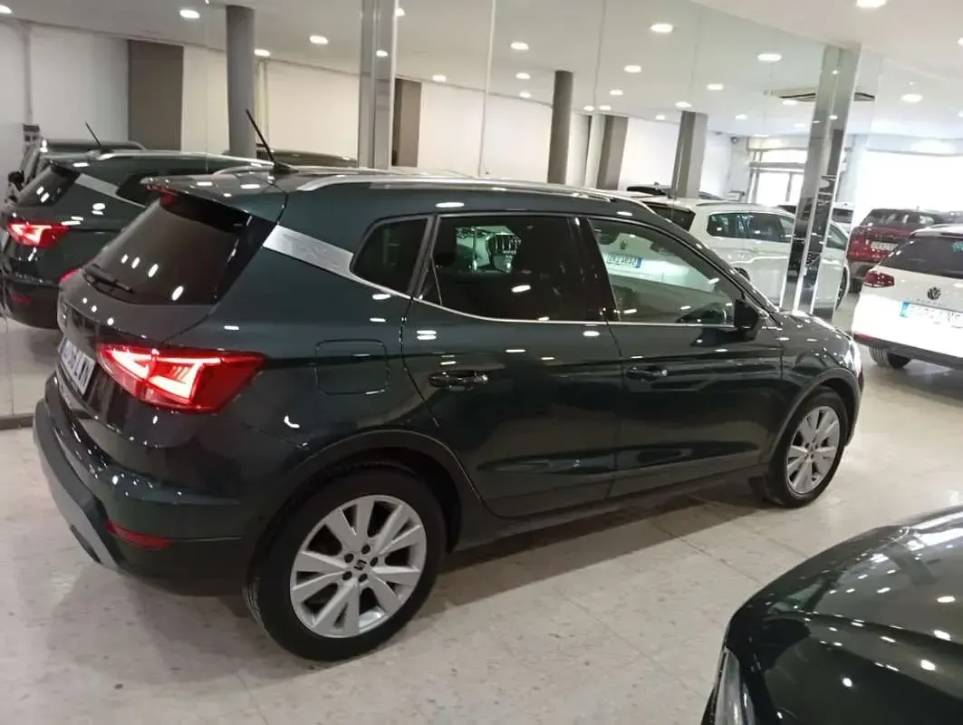 Usado Seat Arona Xperience 110 CV (80 kW) 2022 Gris SUV