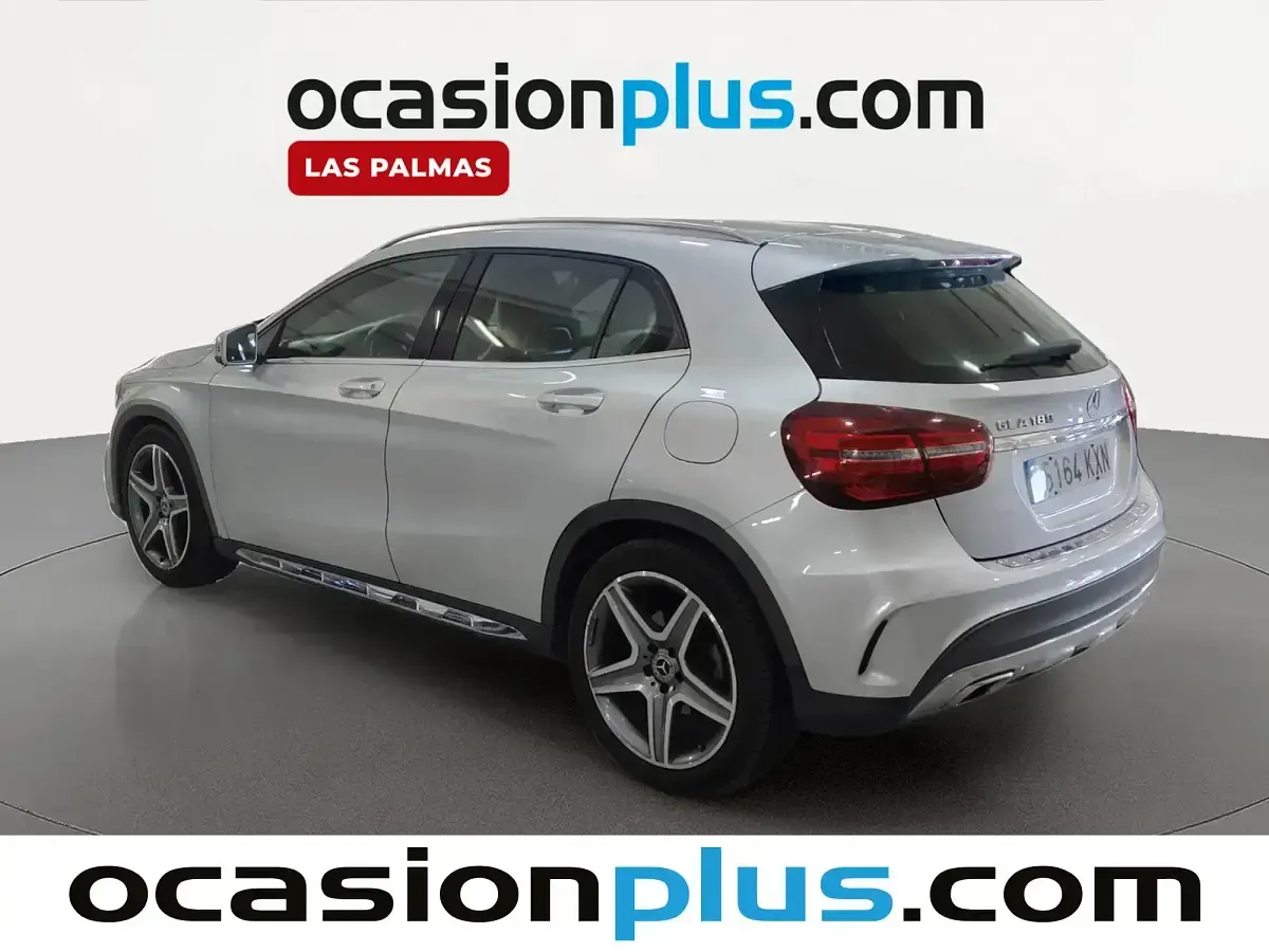 Usado Mercedes GLA180 122 CV (89 kW) 2019 Gris SUV