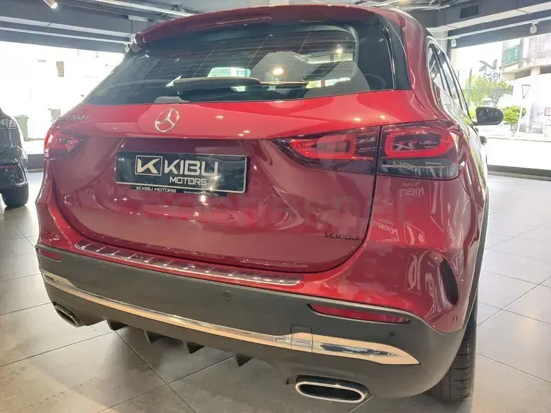 Usado Mercedes GLA200 150 CV (110 kW) 2021 Granate SUV