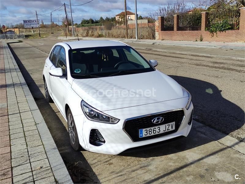 Blanco Usado 2017 Hyundai i30 Berlina | 11.500 € (Precio justo) - Imagen 1/4