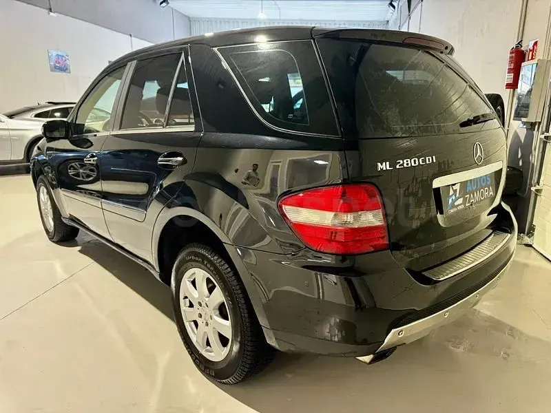 Usado Mercedes ML280 190 CV (139 kW) 2006 Negro SUV
