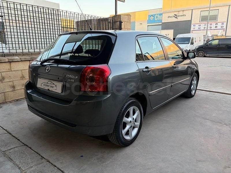 Usado Toyota Corolla Sol 116 CV (85 kW) 2006 Gris / plata Berlina