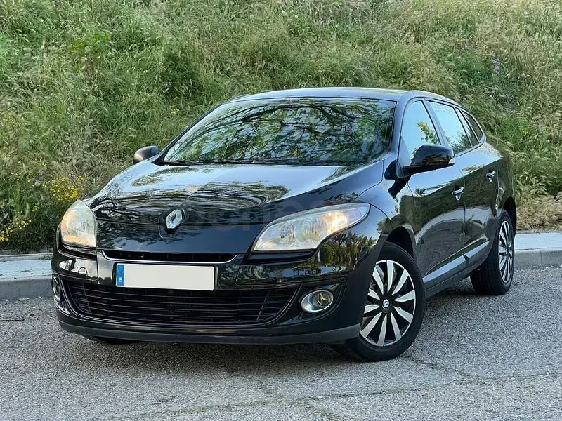 Usado Renault Mégane GrandTour Dynamique 115 CV (84 kW) 2013 Negro Familiar