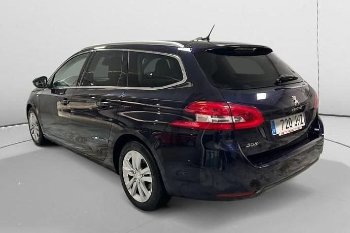 Usado Peugeot 308 SW Style 121 CV (88 kW) 2015 Negro Familiar