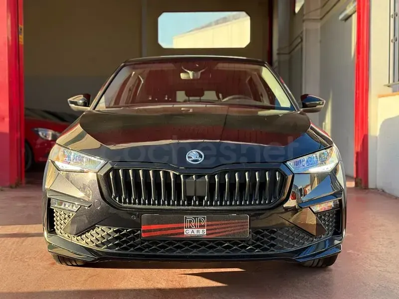 Usado Skoda Scala 115 CV (84 kW) 2025 Negro Utilitario