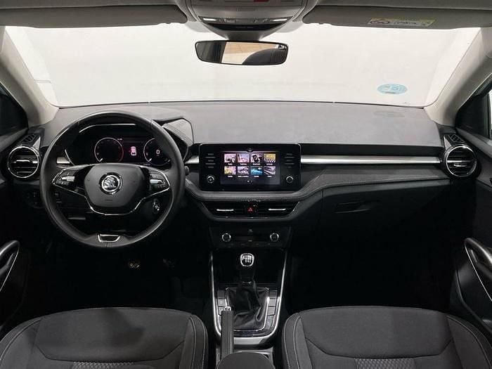 Usado Skoda Fabia Style 110 CV (80 kW) 2022 Gris plata Utilitario