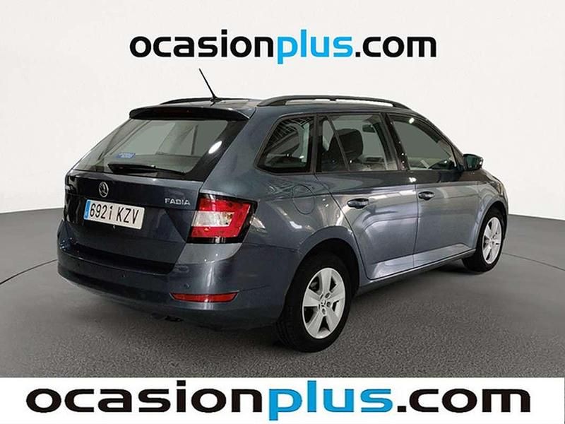 Usado Skoda Fabia Ambition 95 CV (69 kW) 2019 Gris Utilitario