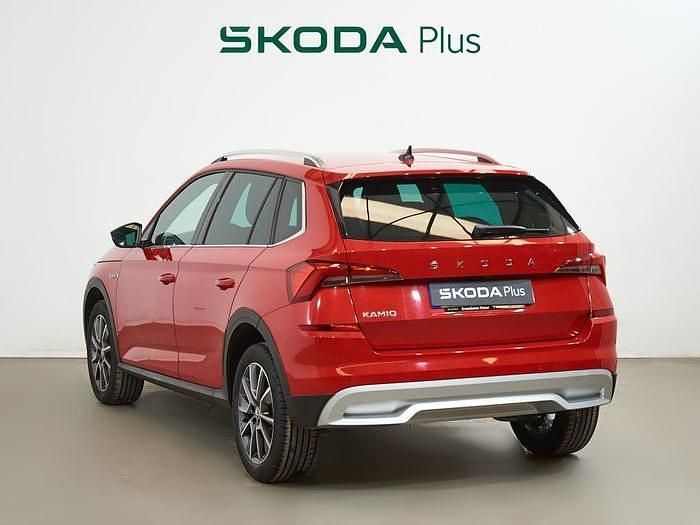 Rojo Usado 2022 Skoda Kamiq SUV | 20.900 € (Un poco caro) - Imagen 1/4