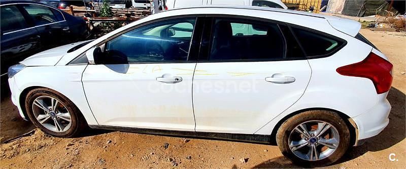 Usado Ford Focus Trend 125 CV (91 kW) 2014 Blanco Berlina
