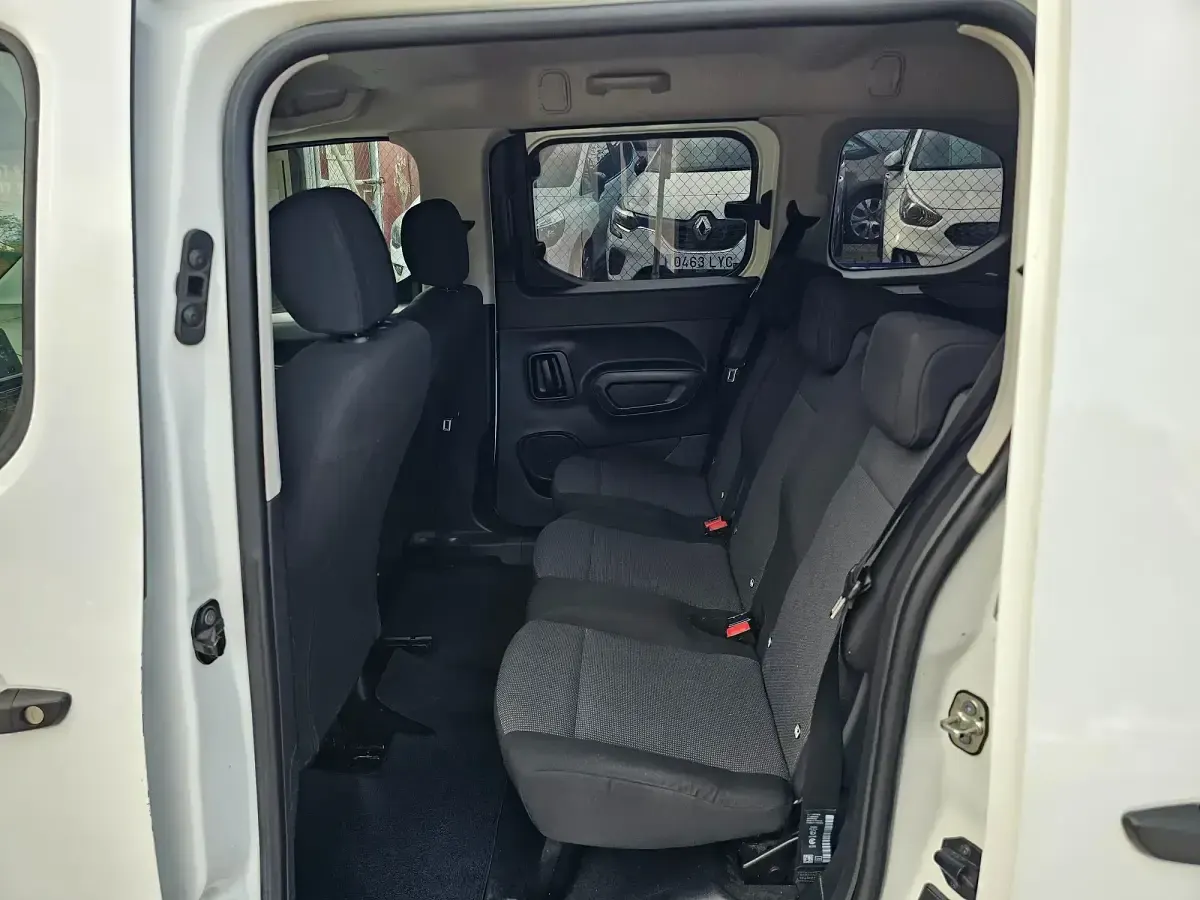 Usado Citroën Berlingo Feel 100 CV (73 kW) 2021 Blanco Monovolumen