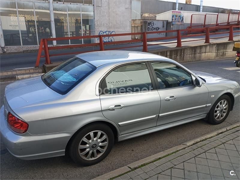 Usado Hyundai Sonata GLS 131 CV (96 kW) 2004 Gris / plata Berlina