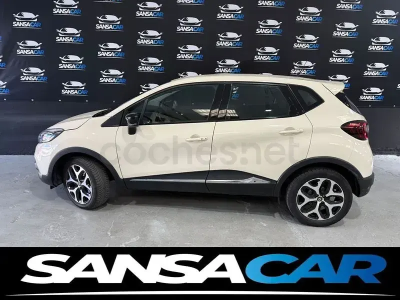 Usado Renault Captur Intens 90 CV (66 kW) 2017 Beige SUV