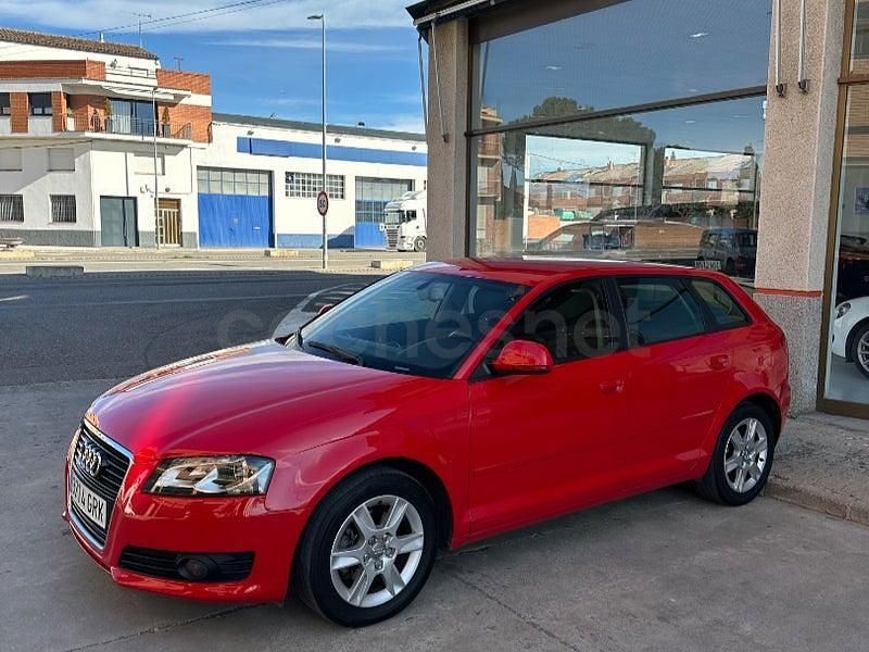 Usado Audi A3 Attraction 160 CV (117 kW) 2009 Rojo Utilitario