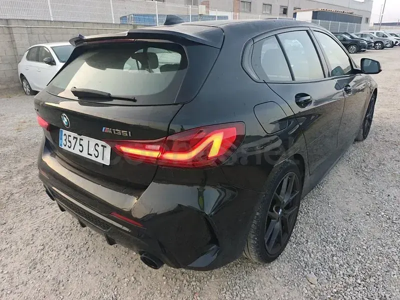 Usado BMW M135 306 CV (225 kW) 2021 Negro Utilitario