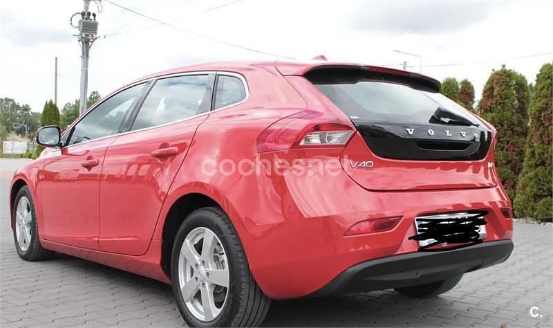 Rojo Usado 2015 Volvo V40 Momentum Familiar | 13.000 € (Caro) - Imagen 1/4