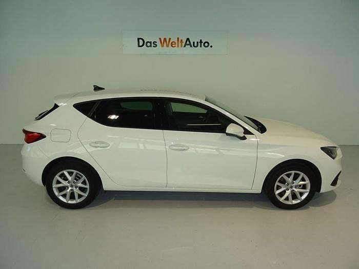 Begagnad Seat Leon Style 110 HK (80 kW) 2025 Vit Sedan