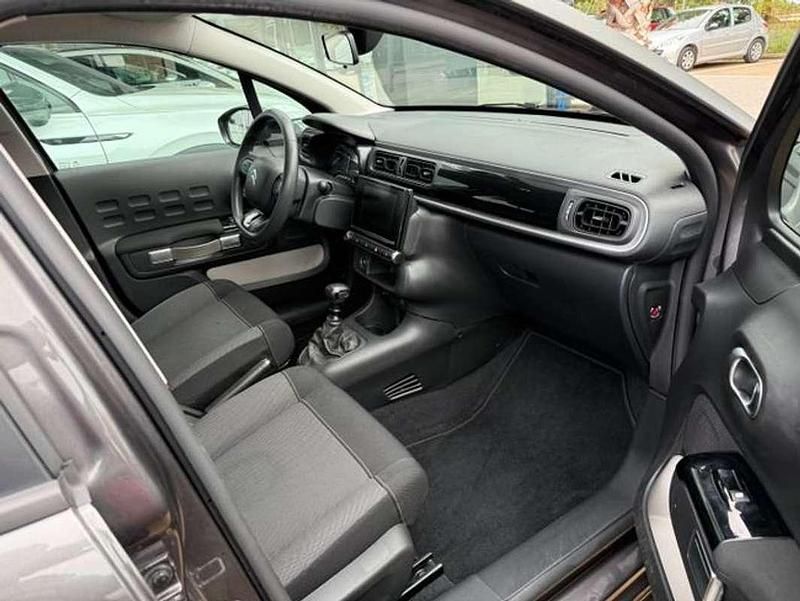 Usado Citroën C3 Feel 99 CV (72 kW) 2021 Gris Utilitario
