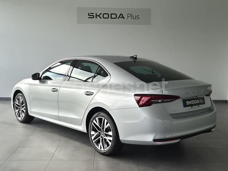 Nuevo Skoda Octavia 150 CV (110 kW) 2025 Gris plata Berlina