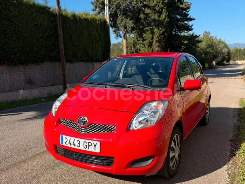 Usado Toyota Yaris Active 69 CV (50 kW) 2009 Rojo Berlina
