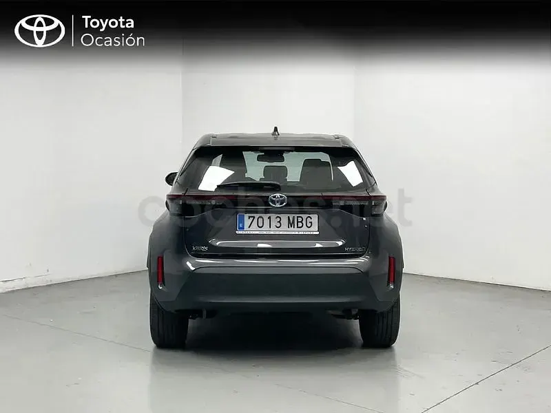 Usado Toyota Yaris Cross Active 116 CV (85 kW) 2022 Gris / plata SUV