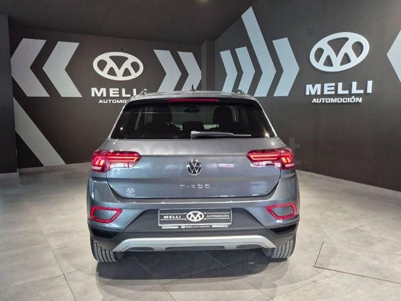 Usado VW T-Roc Life 150 CV (110 kW) 2022 Gris / plata SUV