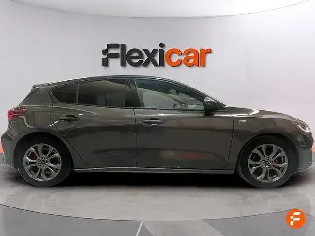 Usado Ford Focus ST-Line 125 CV (91 kW) 2022 Gris Berlina