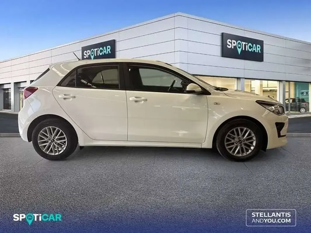 Usado Kia Rio 84 CV (61 kW) 2022 Blanco Utilitario