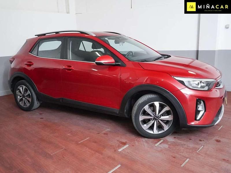 Usado Kia Stonic 101 CV (74 kW) 2021 Rojo SUV