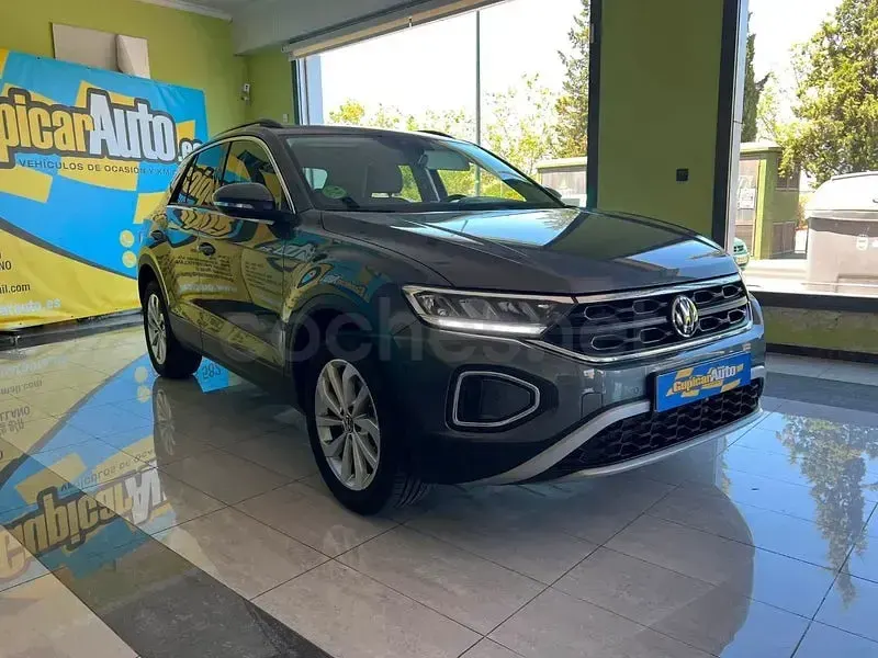 Usado VW T-Roc 150 CV (110 kW) 2025 Gris / plata SUV