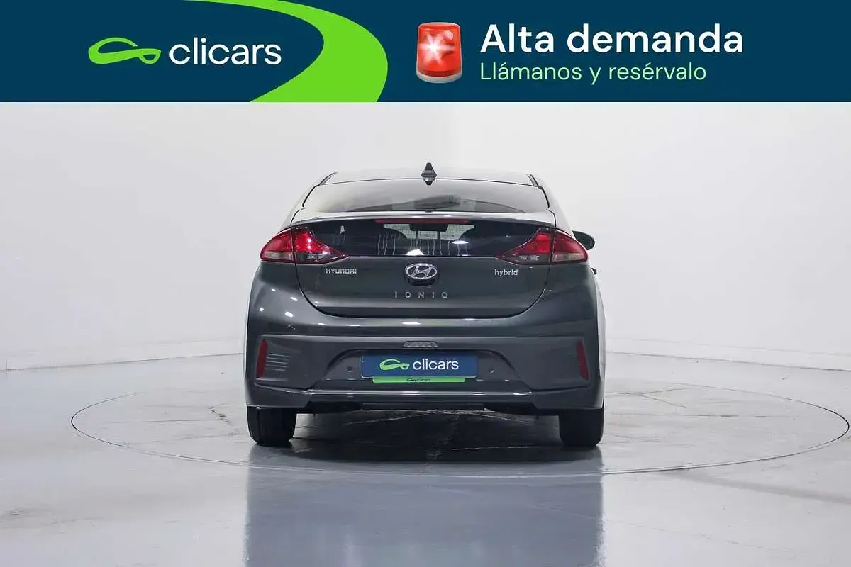 Usado Hyundai Ioniq 105 CV (77 kW) 2021 Gris Utilitario