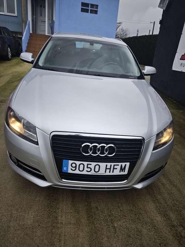 Usado Audi A3 Sportback Attraction 105 CV (77 kW) 2011 Gris Utilitario