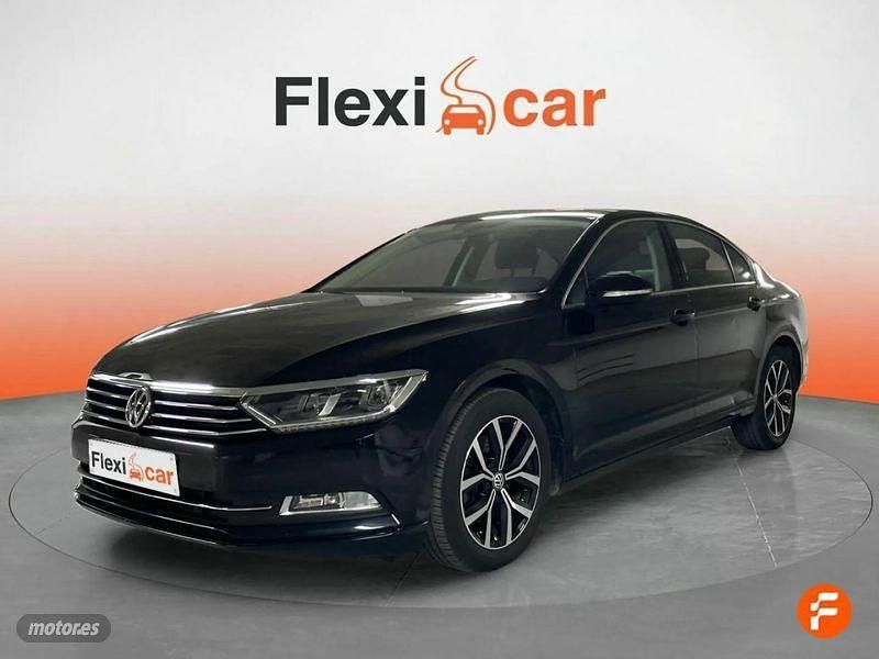 Usado VW Passat 150 CV (110 kW) 2020 Negro Berlina