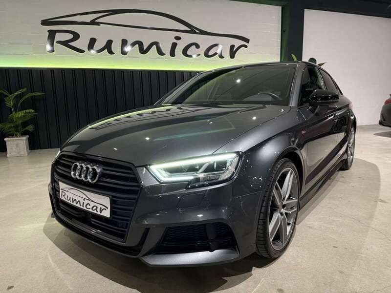 Usado Audi A3 Black Edition 150 CV (110 kW) 2019 Gris Berlina