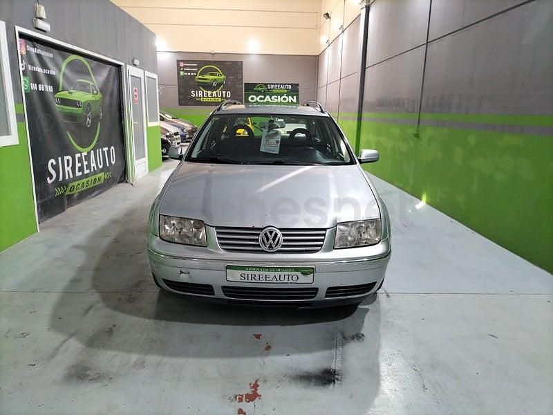 Usado VW Bora Highline 115 CV (84 kW) 1999 Gris / plata Berlina