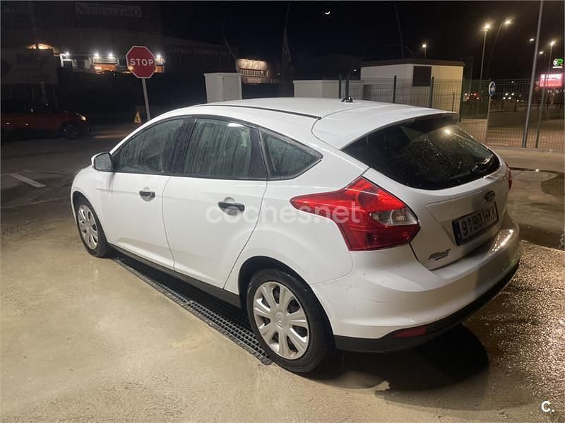 Usado Ford Focus Trend 95 CV (69 kW) 2012 Blanco Berlina