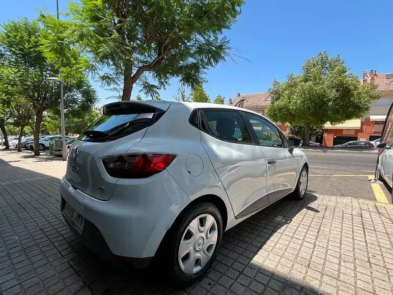 Usado Renault Clio IV Authentique 75 CV (55 kW) 2016 Blanco Berlina