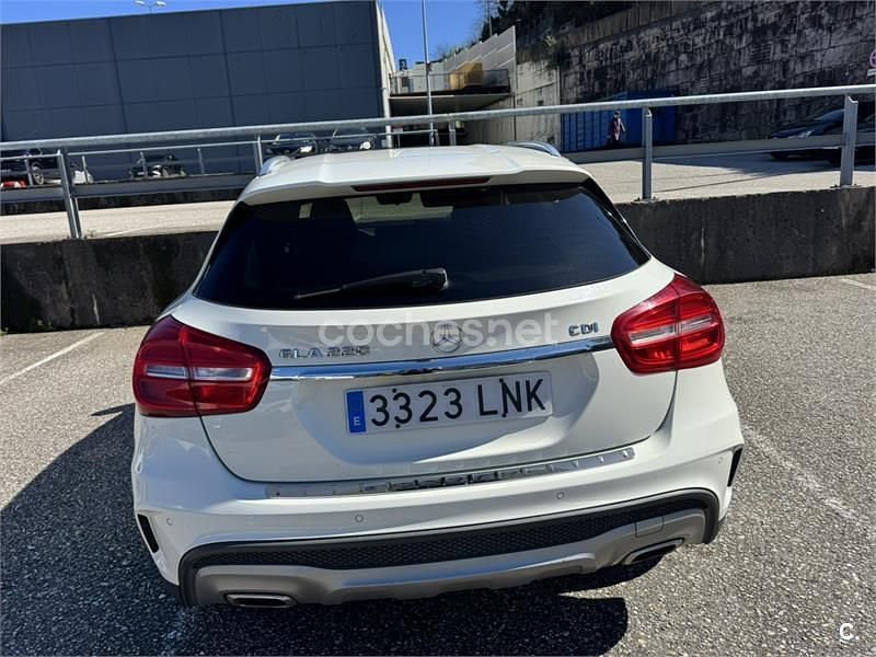 Usado Mercedes GLA220 AMG line 170 CV (125 kW) 2015 Blanco SUV