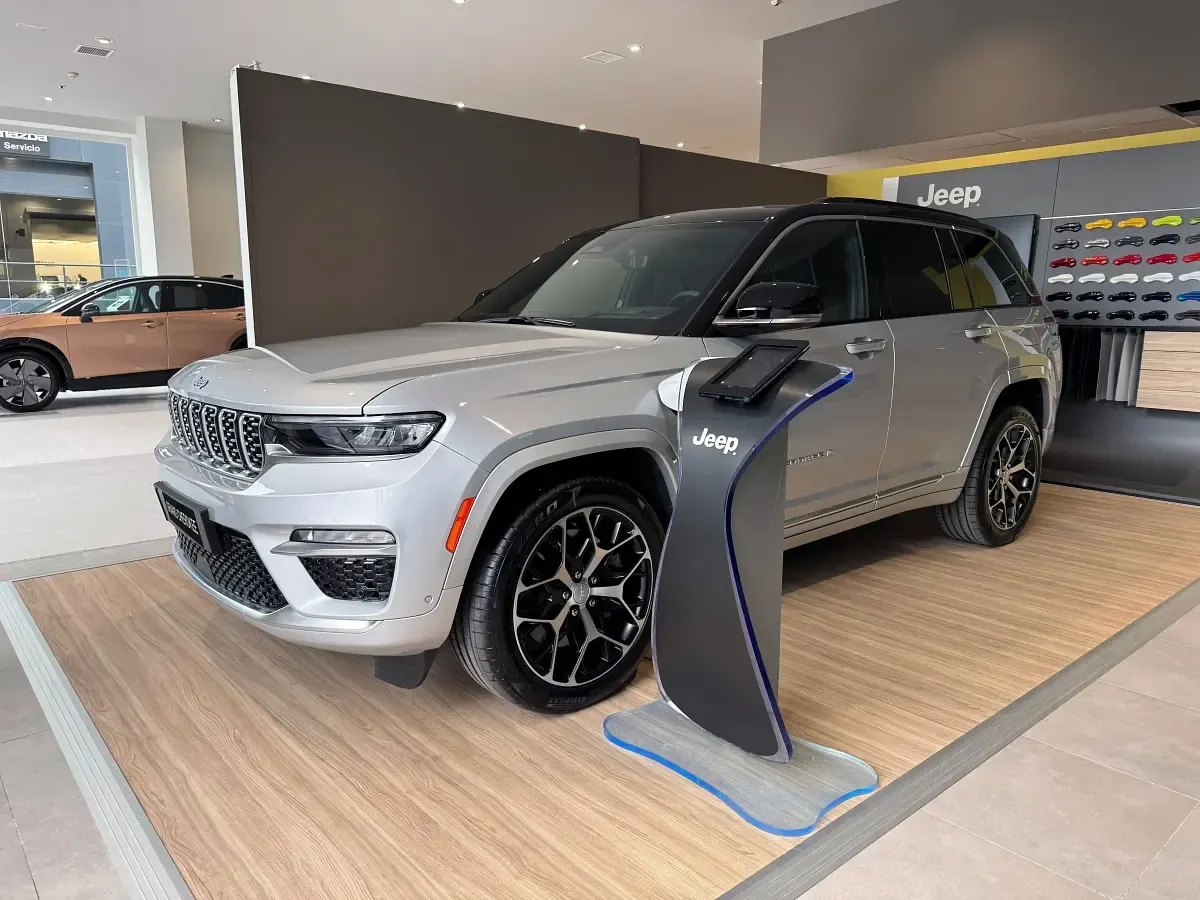Nuevo Jeep Grand Cherokee Summit 381 CV (280 kW) 2025 Gris SUV