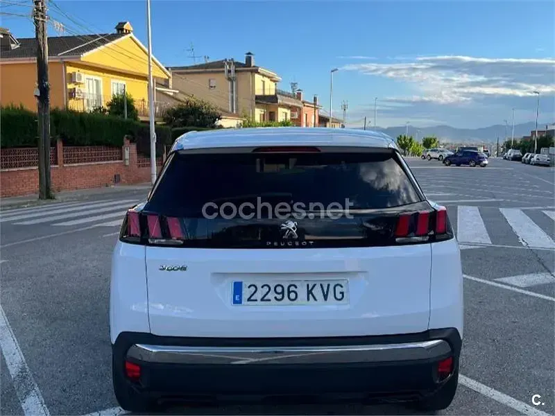 Usado Peugeot 3008 Active 130 CV (95 kW) 2019 Blanco SUV