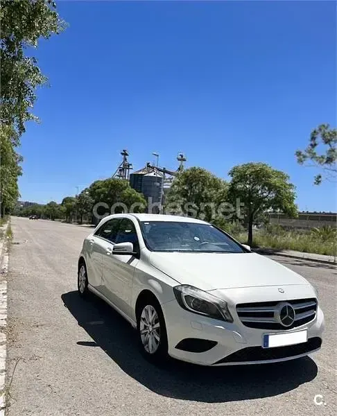 Usado Mercedes A180 Urban 109 CV (80 kW) 2013 Blanco Utilitario