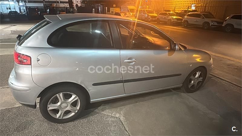 Usado Seat Ibiza Sport 64 CV (47 kW) 2005 Gris / plata Utilitario