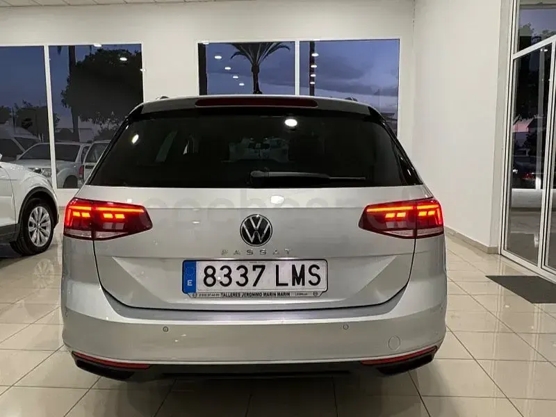 Usado VW Passat Executive 122 CV (89 kW) 2021 Gris / plata Familiar