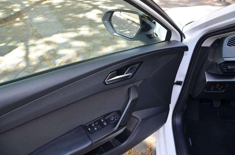 Usado Seat Leon Reference 116 CV (85 kW) 2021 Blanco Familiar