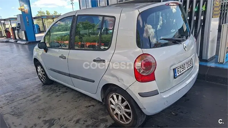 Usado Renault Modus Dynamique 85 CV (62 kW) 2005 Gris / plata Monovolumen